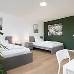 Einfach Aber Sehr Komfortabel - Fuer 12 Personen - 2xwc - Gruppen, Messe, Monteure, Studenten - Voll Ausgestattet - 6 Betten 140x200cm Hochwertig, 3 Smart-tv 55 Zoll Netflix, 1000 Mbit Wlan, Voll Ausgestattete Kueche *