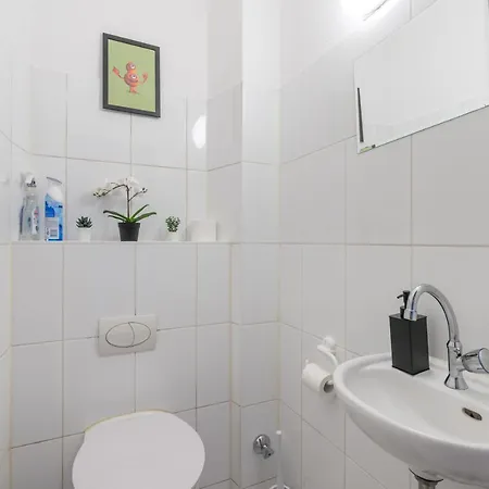 Federnest Living - Wohnung Fuer 12 Personen - 2Xwc - Gruppen, Messe, Monteure, Studenten - Voll Ausgestattet - 6 Betten 140X200Cm Hochwertig, 3 Smart-Tv 55 Zoll Netflix, 1000 Mbit Wlan, Voll Ausgestattete Kueche