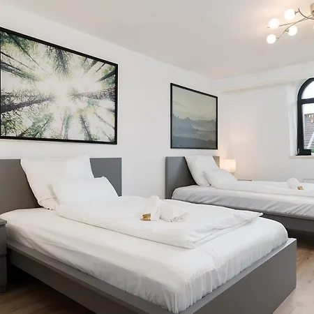 Lejlighed Einfach Aber Sehr Komfortabel - Fuer 12 Personen - 2xwc - Gruppen, Messe, Monteure, Studenten - Voll Ausgestattet - 6 Betten 140x200cm Hochwertig, 3 Smart-tv 55 Zoll Netflix, 1000 Mbit Wlan, Voll Ausgestattete Kueche Duisburg