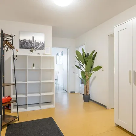Appartement Einfach Aber Sehr Komfortabel - Fuer 12 Personen - 2xwc - Gruppen, Messe, Monteure, Studenten - Voll Ausgestattet - 6 Betten 140x200cm Hochwertig, 3 Smart-tv 55 Zoll Netflix, 1000 Mbit Wlan, Voll Ausgestattete Kueche *