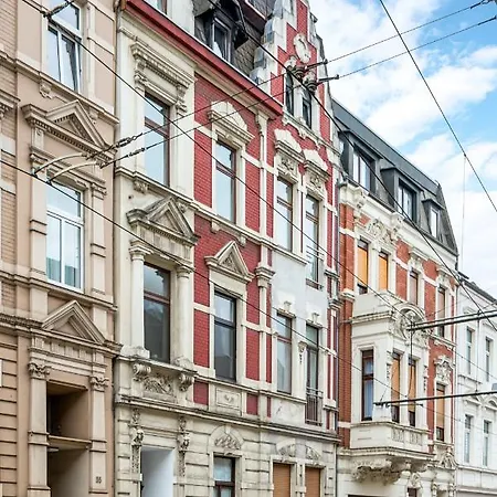 Einfach Aber Sehr Komfortabel - Fuer 12 Personen - 2xwc - Gruppen, Messe, Monteure, Studenten - Voll Ausgestattet - 6 Betten 140x200cm Hochwertig, 3 Smart-tv 55 Zoll Netflix, 1000 Mbit Wlan, Voll Ausgestattete Kueche * 뒤스부르크