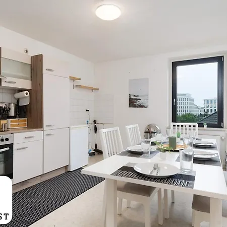 Einfach Aber Sehr Komfortabel - Fuer 12 Personen - 2xwc - Gruppen, Messe, Monteure, Studenten - Voll Ausgestattet - 6 Betten 140x200cm Hochwertig, 3 Smart-tv 55 Zoll Netflix, 1000 Mbit Wlan, Voll Ausgestattete Kueche
