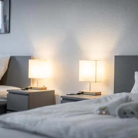 Federnest Living - Wohnung Fuer 12 Personen - 2Xwc - Gruppen, Messe, Monteure, Studenten - Voll Ausgestattet - 6 Betten 140X200Cm Hochwertig, 3 Smart-Tv 55 Zoll Netflix, 1000 Mbit Wlan, Voll Ausgestattete Kueche Duisburg