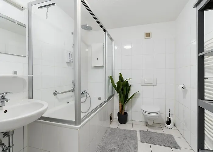 Einfach Aber Sehr Komfortabel - Fuer 12 Personen - 2xwc - Gruppen, Messe, Monteure, Studenten - Voll Ausgestattet - 6 Betten 140x200cm Hochwertig, 3 Smart-tv 55 Zoll Netflix, 1000 Mbit Wlan, Voll Ausgestattete Kueche *