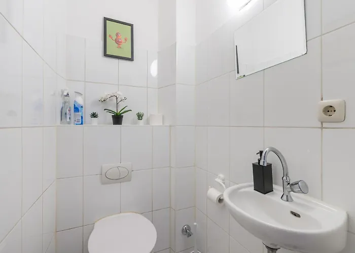 Einfach Aber Sehr Komfortabel - Fuer 12 Personen - 2xwc - Gruppen, Messe, Monteure, Studenten - Voll Ausgestattet - 6 Betten 140x200cm Hochwertig, 3 Smart-tv 55 Zoll Netflix, 1000 Mbit Wlan, Voll Ausgestattete Kueche