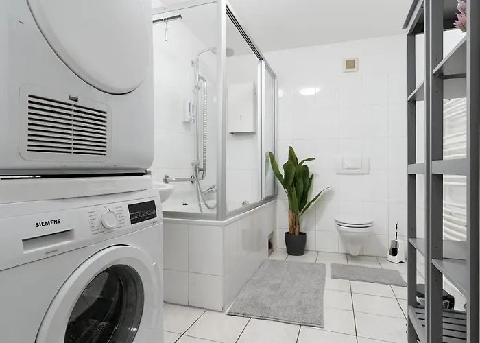 Appartement Einfach Aber Sehr Komfortabel - Fuer 12 Personen - 2xwc - Gruppen, Messe, Monteure, Studenten - Voll Ausgestattet - 6 Betten 140x200cm Hochwertig, 3 Smart-tv 55 Zoll Netflix, 1000 Mbit Wlan, Voll Ausgestattete Kueche