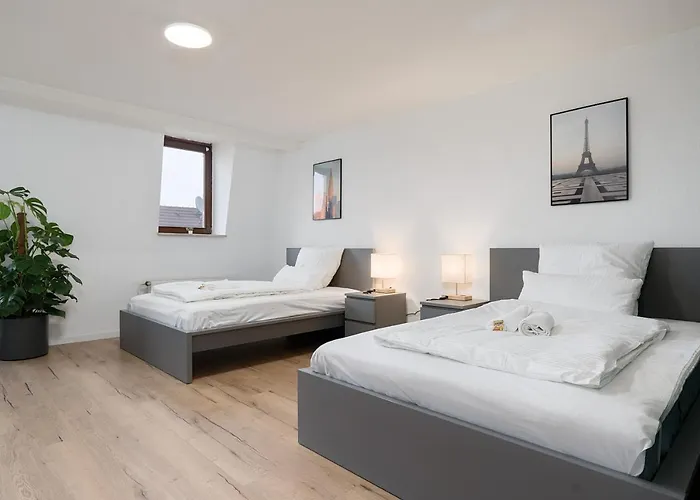 Einfach Aber Sehr Komfortabel - Fuer 12 Personen - 2xwc - Gruppen, Messe, Monteure, Studenten - Voll Ausgestattet - 6 Betten 140x200cm Hochwertig, 3 Smart-tv 55 Zoll Netflix, 1000 Mbit Wlan, Voll Ausgestattete Kueche شقة دوسبرغ
