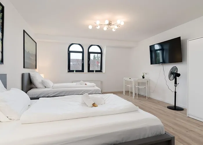 Lejlighed Einfach Aber Sehr Komfortabel - Fuer 12 Personen - 2xwc - Gruppen, Messe, Monteure, Studenten - Voll Ausgestattet - 6 Betten 140x200cm Hochwertig, 3 Smart-tv 55 Zoll Netflix, 1000 Mbit Wlan, Voll Ausgestattete Kueche