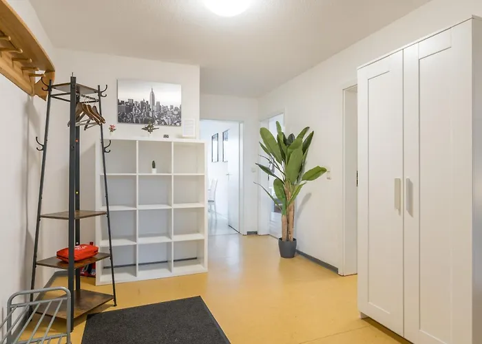 Lejlighed Einfach Aber Sehr Komfortabel - Fuer 12 Personen - 2xwc - Gruppen, Messe, Monteure, Studenten - Voll Ausgestattet - 6 Betten 140x200cm Hochwertig, 3 Smart-tv 55 Zoll Netflix, 1000 Mbit Wlan, Voll Ausgestattete Kueche *