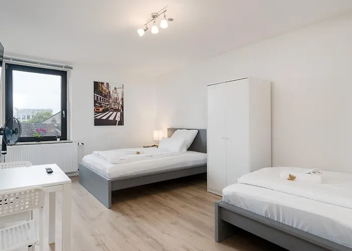 Einfach Aber Sehr Komfortabel - Fuer 12 Personen - 2xwc - Gruppen, Messe, Monteure, Studenten - Voll Ausgestattet - 6 Betten 140x200cm Hochwertig, 3 Smart-tv 55 Zoll Netflix, 1000 Mbit Wlan, Voll Ausgestattete Kueche *