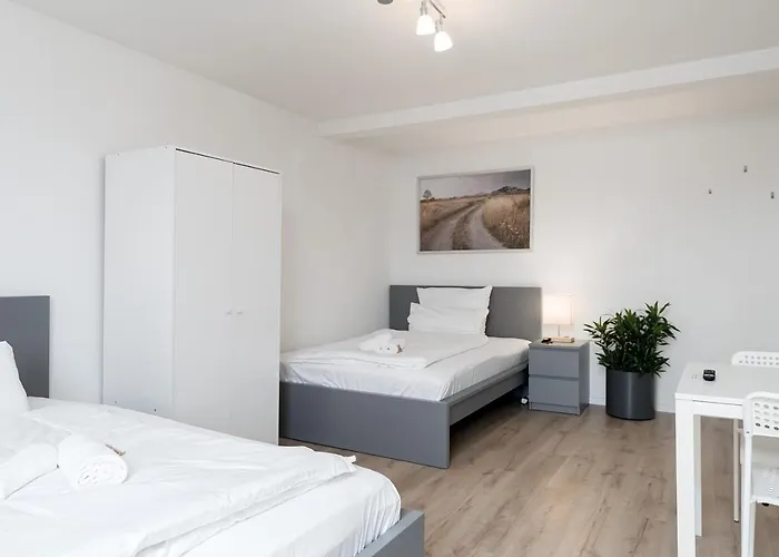 Einfach Aber Sehr Komfortabel - Fuer 12 Personen - 2xwc - Gruppen, Messe, Monteure, Studenten - Voll Ausgestattet - 6 Betten 140x200cm Hochwertig, 3 Smart-tv 55 Zoll Netflix, 1000 Mbit Wlan, Voll Ausgestattete Kueche *